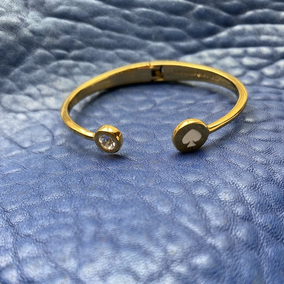 Kate Spade Spot The Spade Gold bangle - Picture 1 of 6